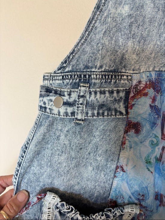 POL Acid Wash Denim Wide-Leg Overalls with Blue Floral Panel - Picture 4 of 9